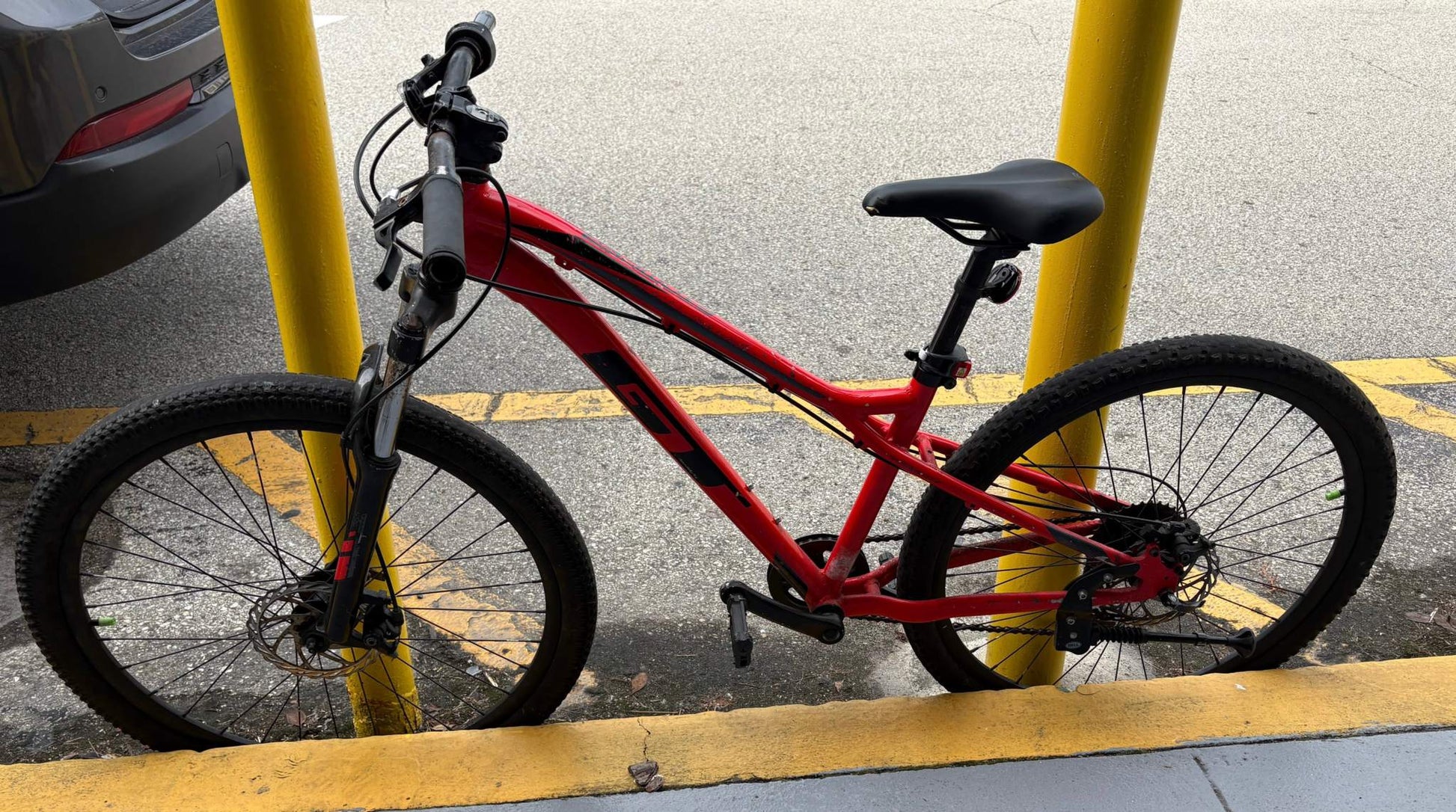 Mountain bike for rent, flexible rates, ideal for Florida adventures.