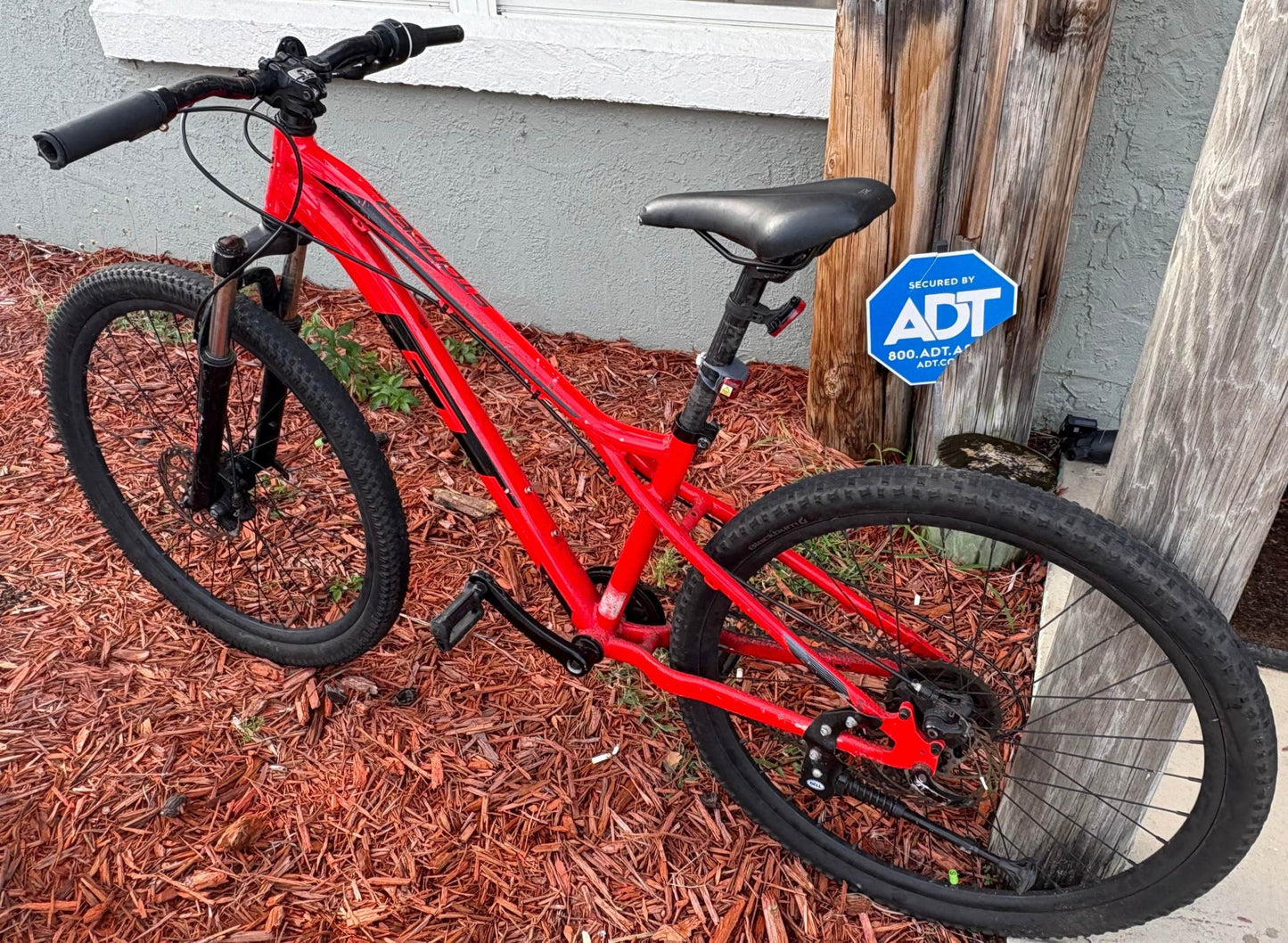 Red mountain bike available for rental, featuring a sturdy frame and front suspension.
